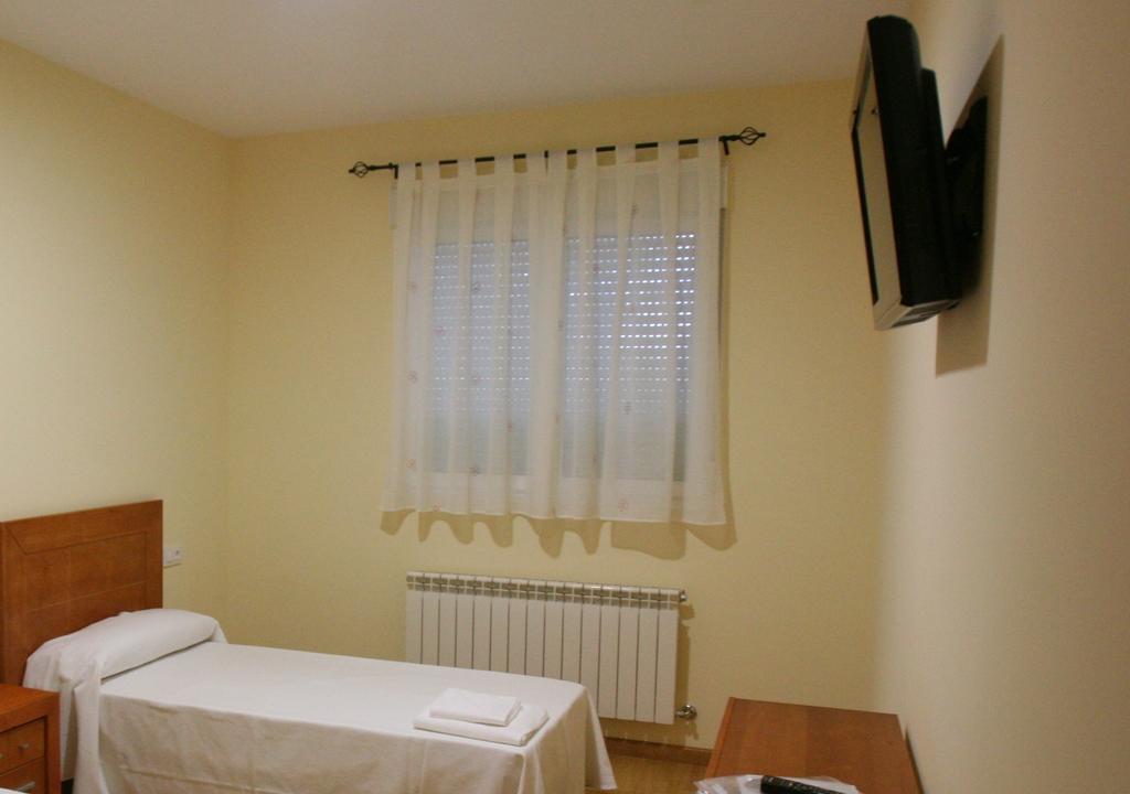 Albergue La Encina Hospital de Orbigo Room photo